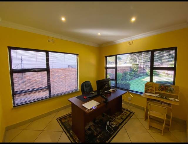 3 BEDROOM FREEHOLD FOR SALE IN SUNWARD PARK